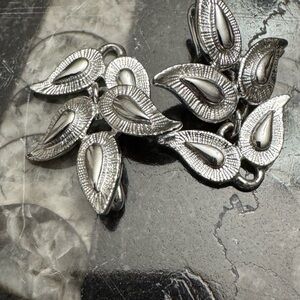 Sarah Coventry Silver pierced Leaf floral Earrings